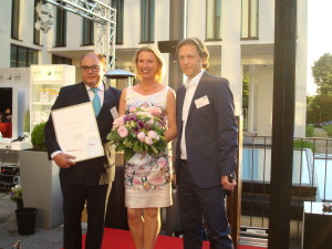 Große Freude bei Michael und Daniela Lindner. Annemarie Börlind wurde mit dem Sonderpreis für den besten Newcomer im Sortiment der beauty alliance ausgezeichnet. Der erste Gratulant war Aufsichtsratsvorsitzender Ralph Gottmann  