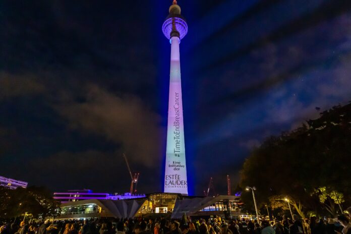 Beleuchteter Berliner Fernsehturm